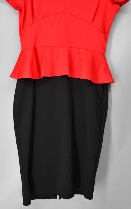 Elegancka sukienka z baskinką Mystify 46