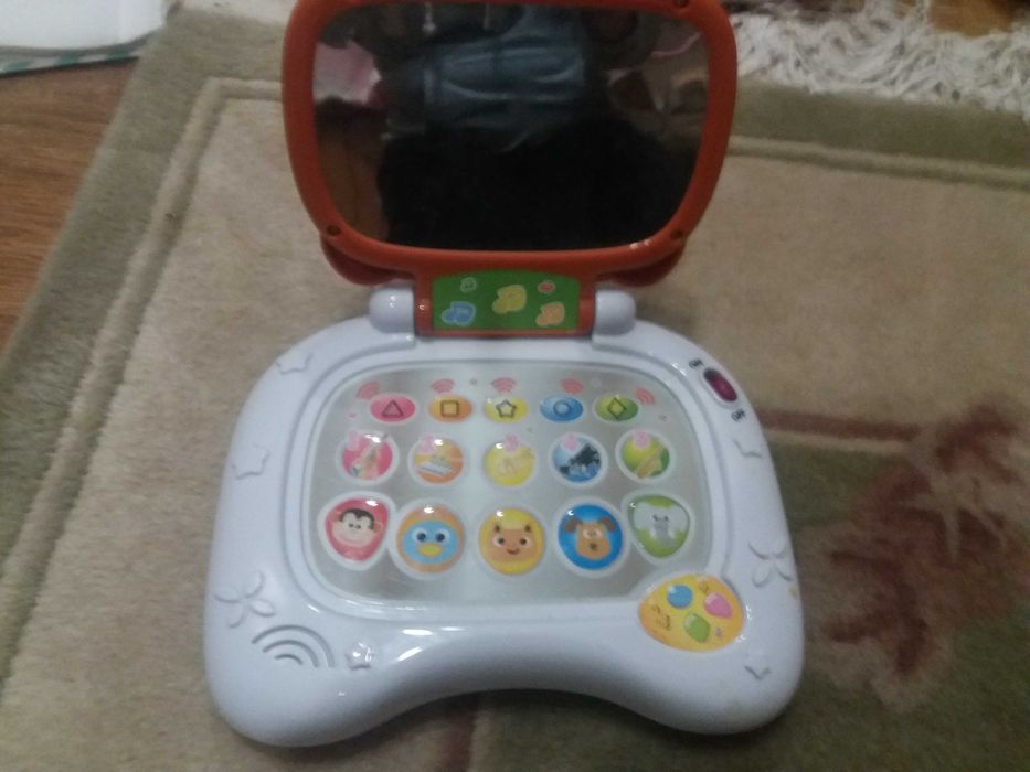 Laptop dziecięcy z dźwiękami, piosenkami,odgłosami mały