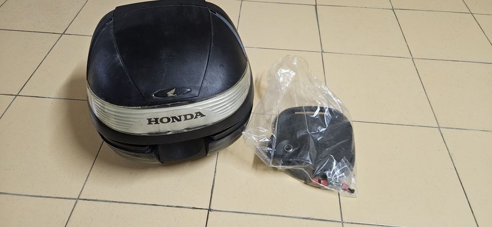 Top case usado da marca Honda