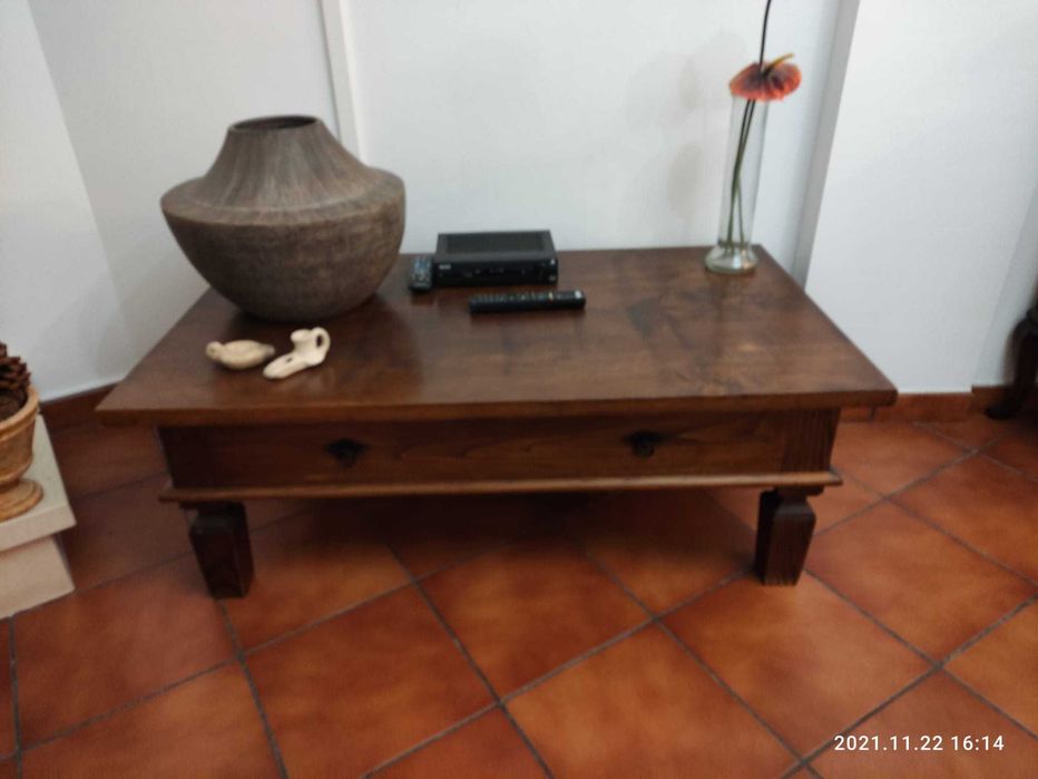 Mesa de apoio, robusta, em madeira maciça