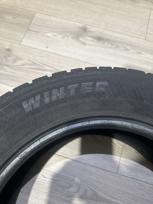 Продам пару зимових шин 225/55 16