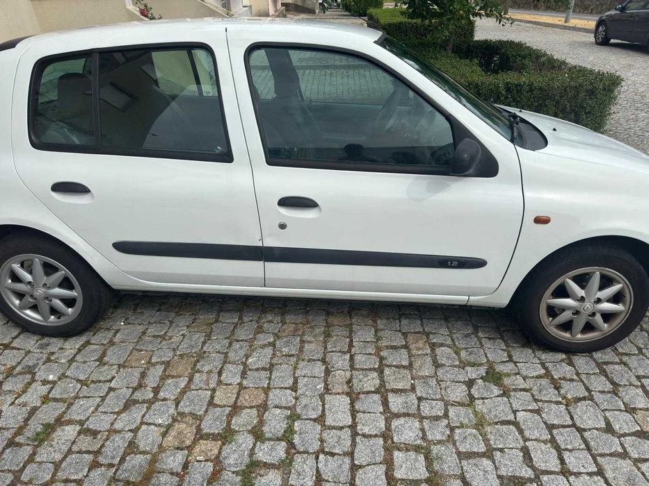 Venda clio mkII 1998 1.2 RT gasolina