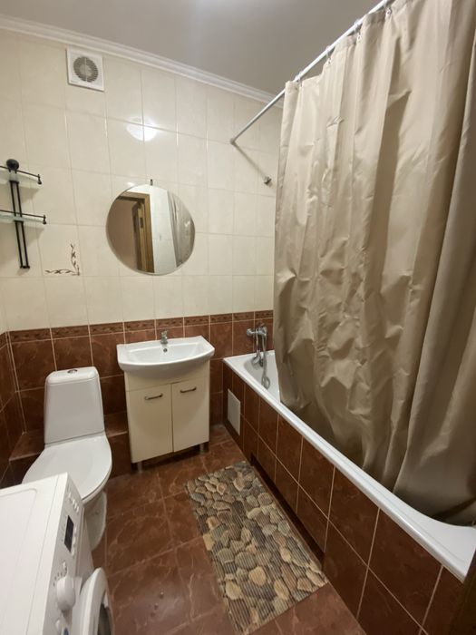 Здам велику однокімнатну квартиру  в центрі Гостомеля, біля школи,газ