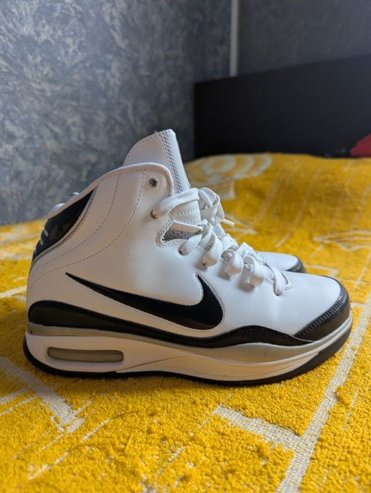 Кросівки жіночи ,дуже гарні