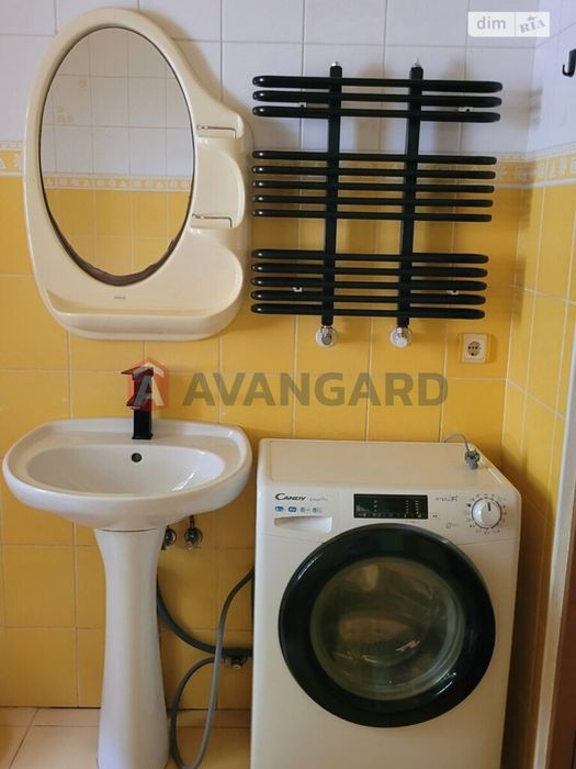 Продаж будинку в самому центрі міста.