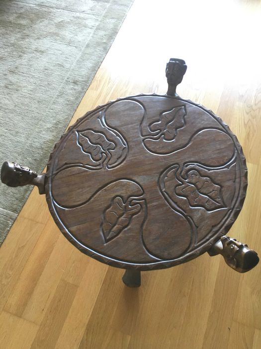 Mesa de centro em arte africana