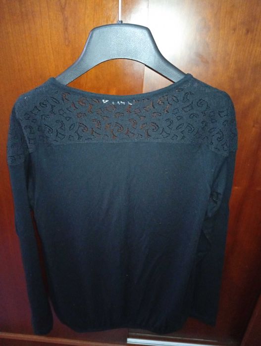 Vários artigos de roupa