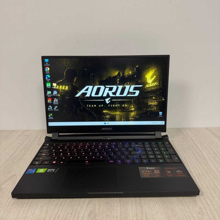 Gigabyte Aorus 15P XD	 240Hz i7 11800H 16Gb SSD 1Tb RTX 3070