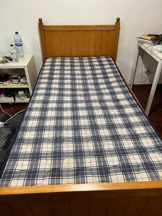 Cama de solteiro com colchão