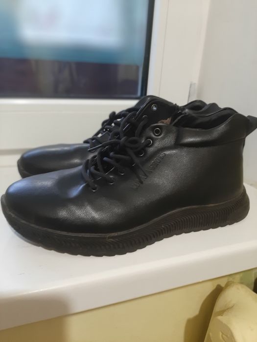 Взуття чоловіче, кросівки черевики чоловіку