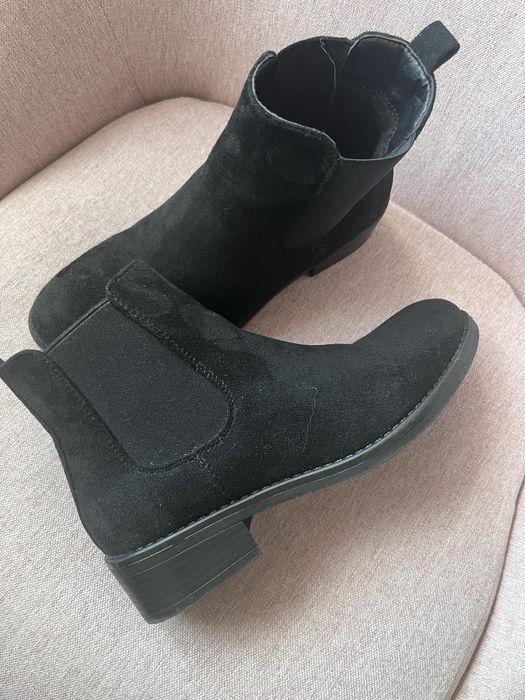 Czarne zamszowe botki 37 sztyblety