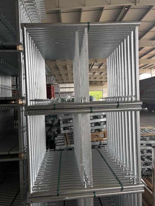 Rusztowanie elewacyjne 170m2 Podesty drewniane typ plettac