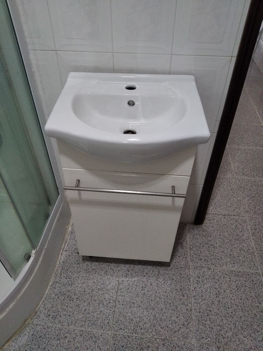 Lavatório com móvel