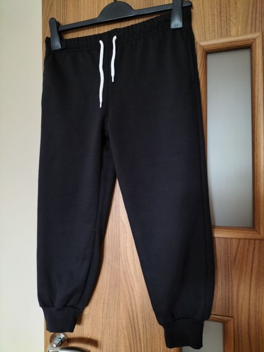Spodnie,dres dla chłopca roz 128 cm,jak nowe