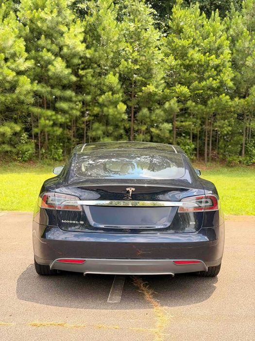 Tesla Model S      2015