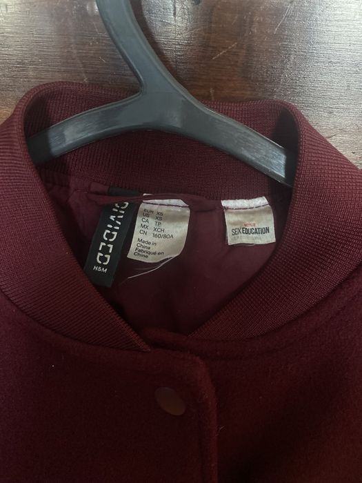 Casaco H&M colaboração com Netflix