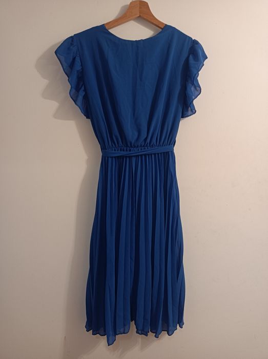 Niebiesko-kobaltowa sukienka na lato zwiewna