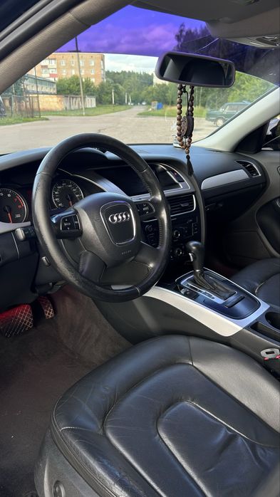 Audi a4 b8 Premium 2010 2.0 tfsi 211лс