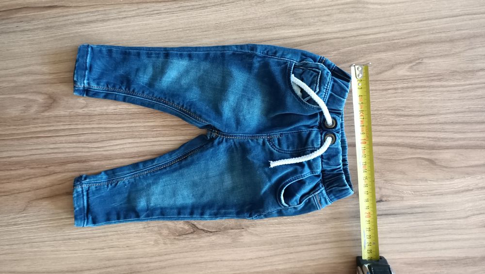 Miękkie i elastyczne jeansy 68cm