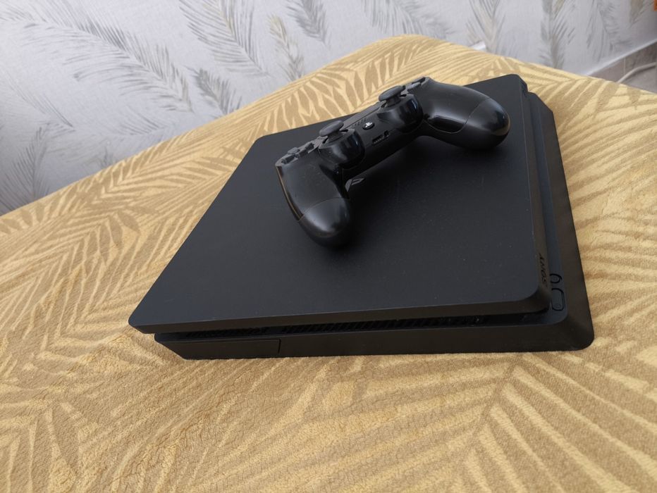 PlayStation 4 Pro 1Tera Desbloqueada FC26, God Of War Ragnarok, Red Dead Redemtion 2, Far Cry 6, Resident Evil Village