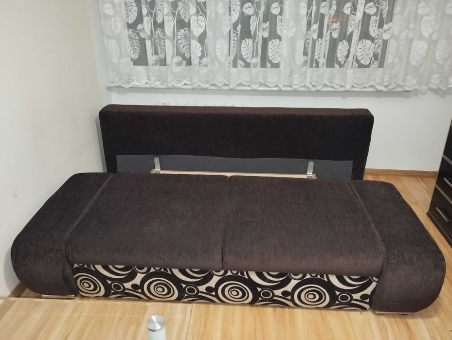 Kanapa z funkcja spania, w kolorze brazowym