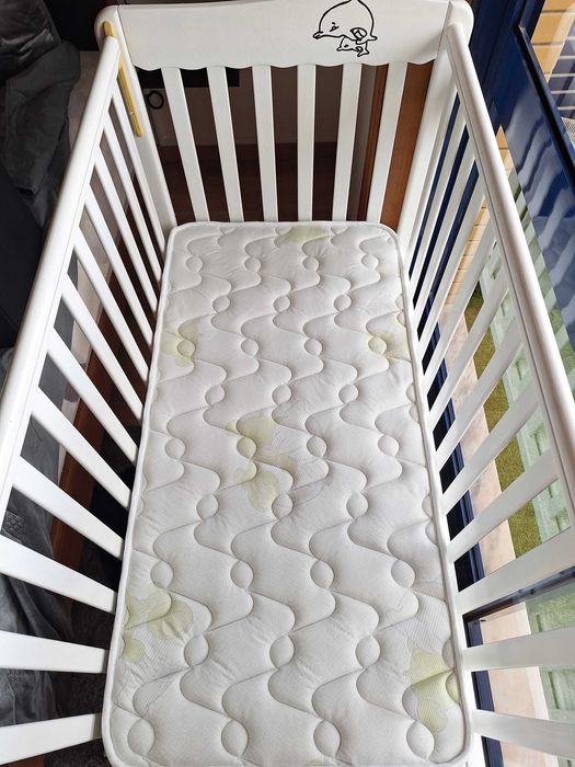 Cama e colchão para bebé