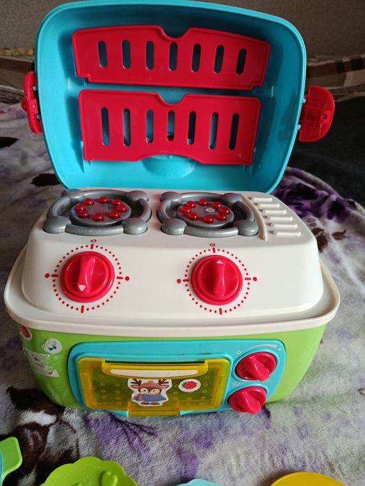 Набор посуду та плита кухня