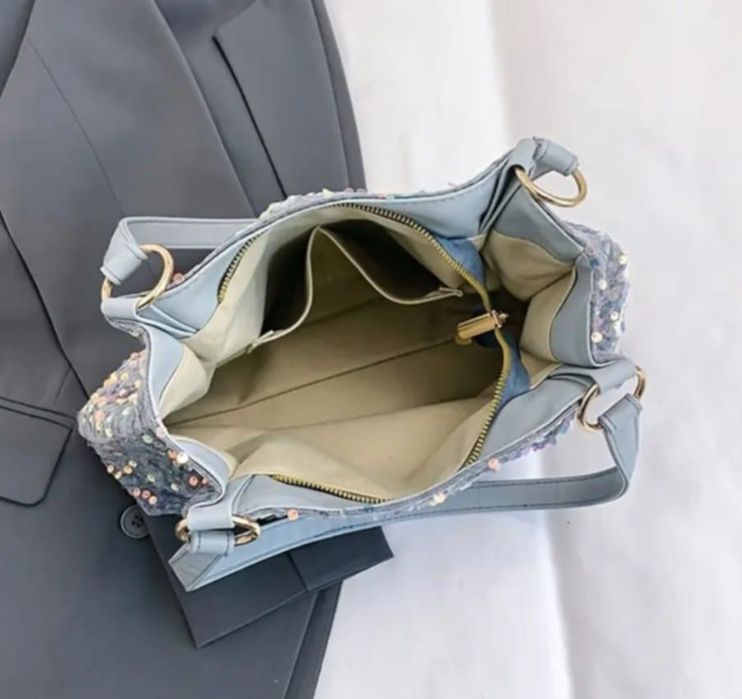 Modna torebka z cekinami.