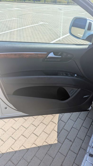 Продам  Audi Q7.