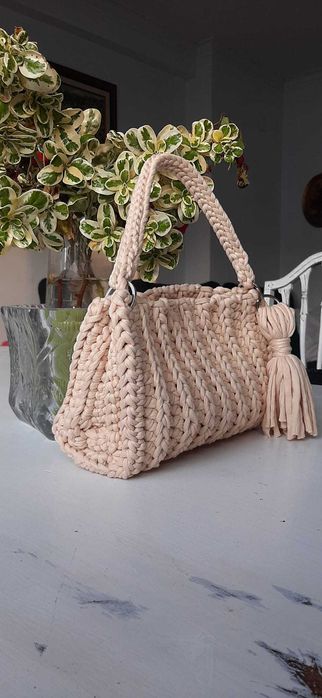 Mala Bege em trapilho