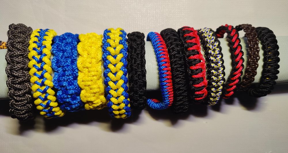 Браслети з паракорду