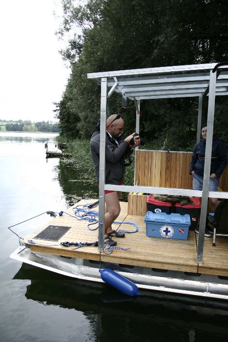 Łódz katamaran solarny houseboat łódka dom na wodzie