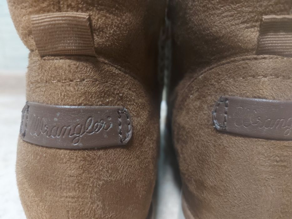 Продам жіночі зимові ботинки Wrangler(uggs)