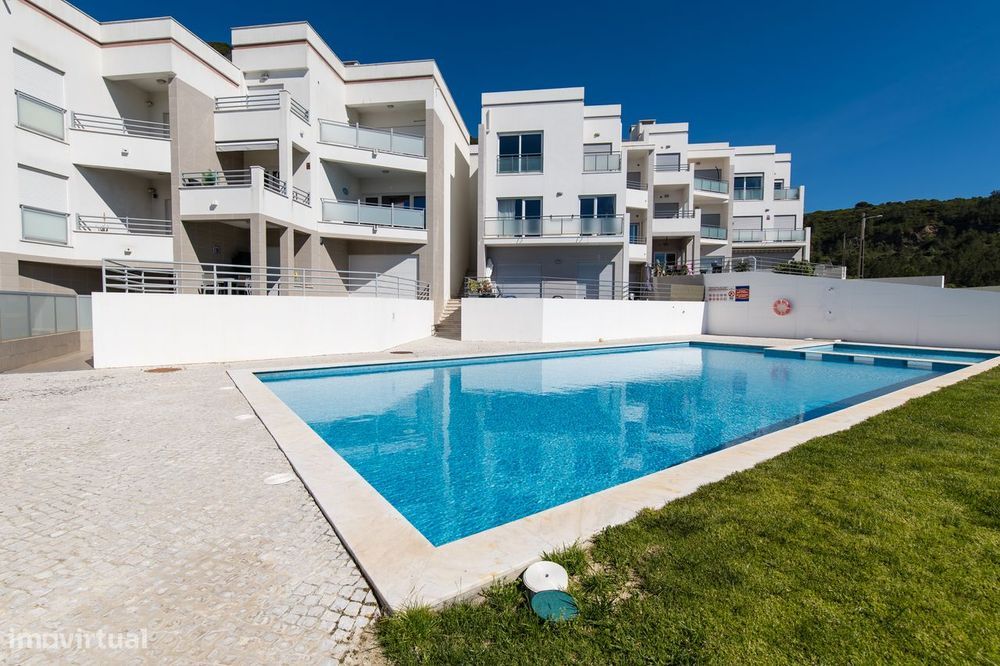 Apartamento T2 logradouro piscina vista mar e vila Sesimbra