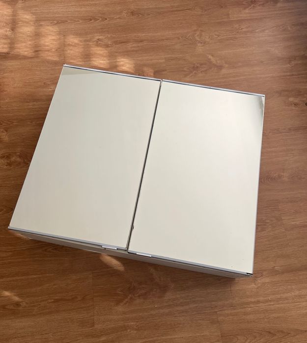 Armário de casa de banho com portas de espelho