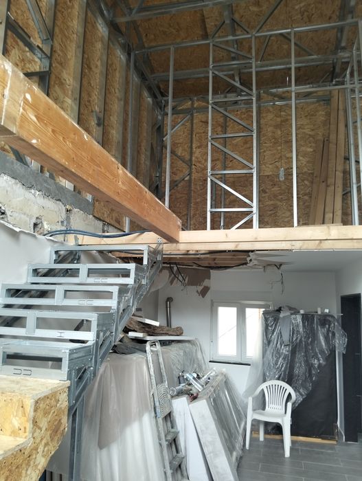 Escuta construções de escadas em aço leve