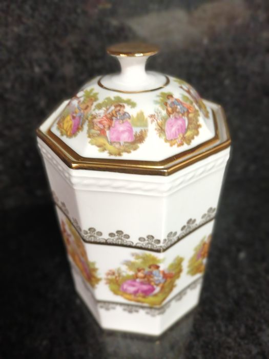 Pote de Porcelana pintado com Fio de Ouro