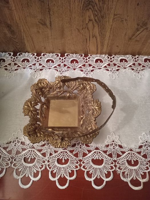 Продам конфетницу материал бронза