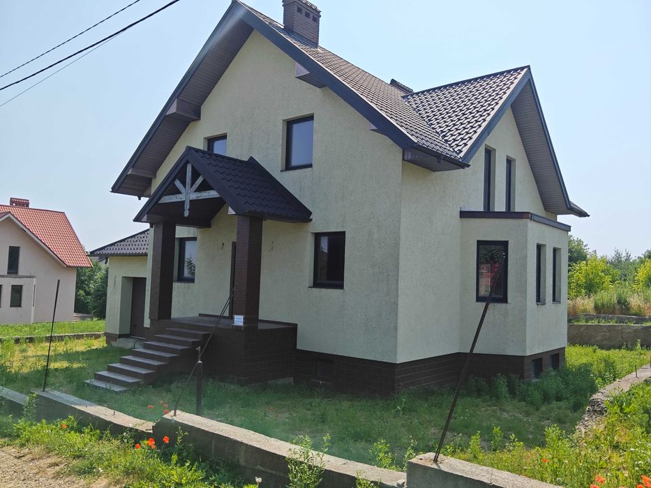 Продаж будинку. Мальованка. ( 5 кімнат +підвал), гараж.