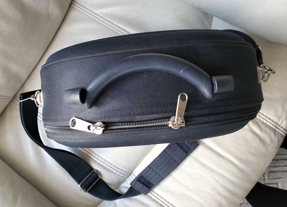 Podróżny kuferek na kosmetyki Avon