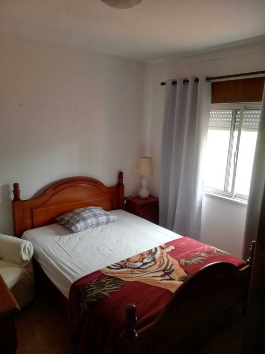 Alugo quarto a rapaz ou rapariga