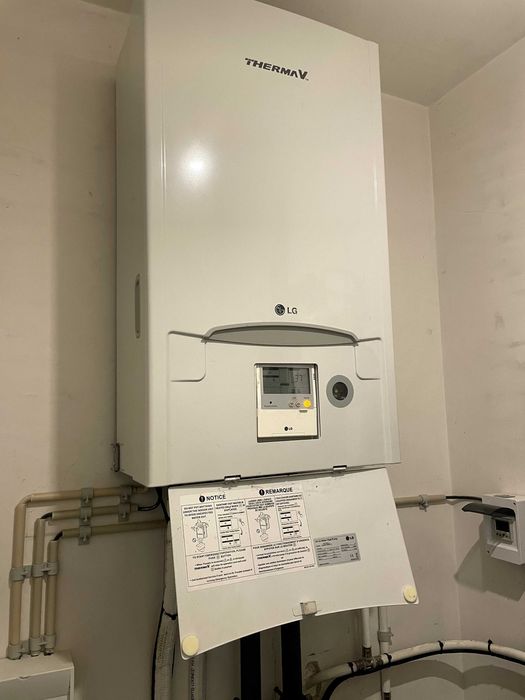 Bomba de calor LG usada (sistema split, 16 kW, trifasica), qualquer proposta razoável será considerada