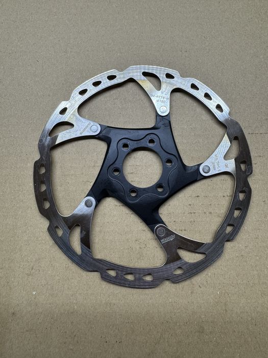 Tarcza Shimano SM-rt76-m
Na śruby
