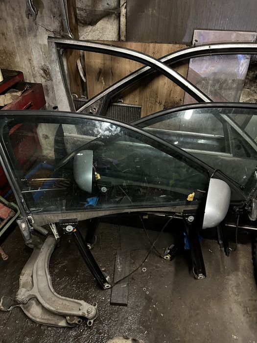 Ramka z szybą oraz lusterkiem audi a4 b6 ly7w