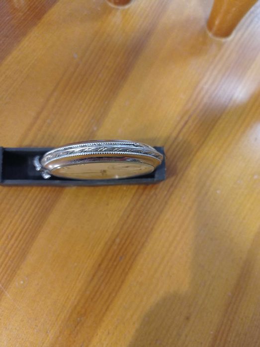 Zegarek kieszonkowy Omega do naprawy.