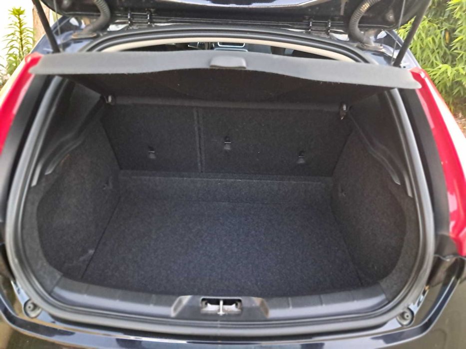 Carro Volvo v40d3