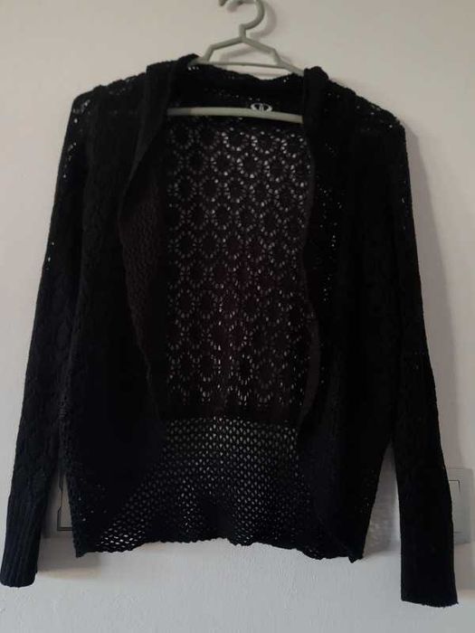Ażurowy czarny sweterek