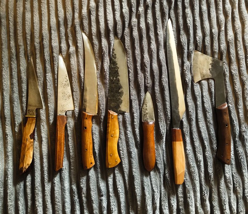 Conjunto de facas em carbono e inox Portuguêsas