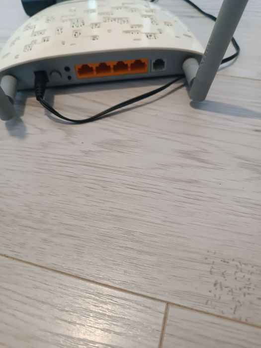 Router TP-Link z zasilaczem