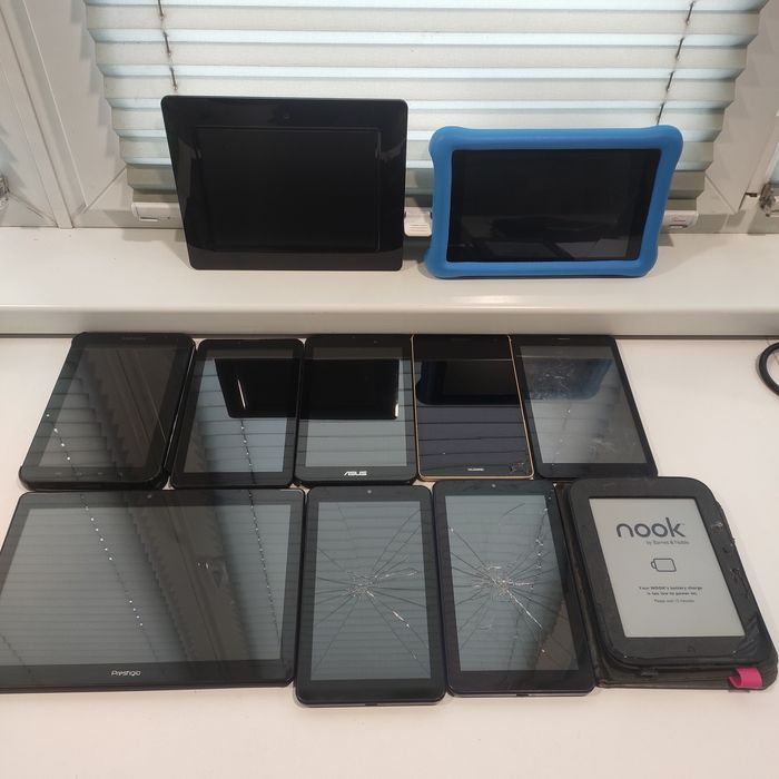 Планшеты, старые полу рабочие